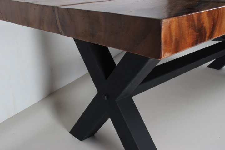 Een tafel met het design van de natuur: de Boomstamtafel! - Wiegers XL meubels en tuinmeubelen