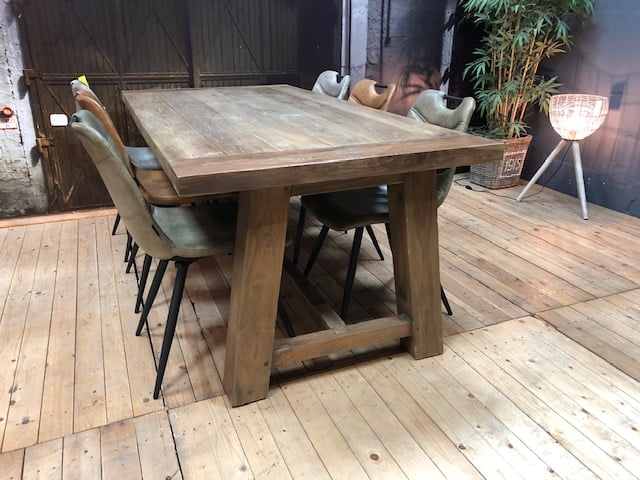 Ayu tafel teakhout