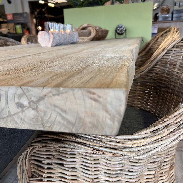 Houten tuinmeubels schoonmaken: voor een frisse en sterke tuinset