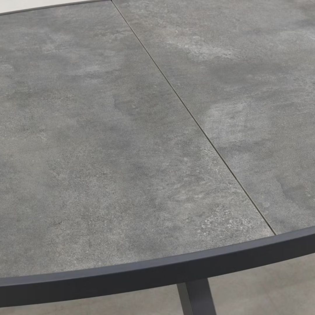Wat is het beste materiaal voor een tuintafel?
