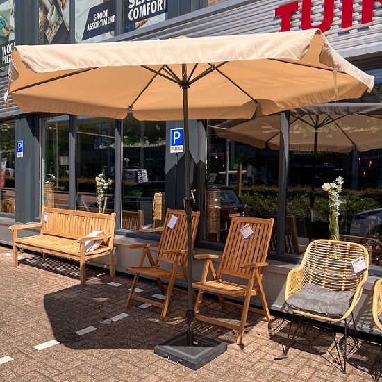 Kan een parasol tegen regen?